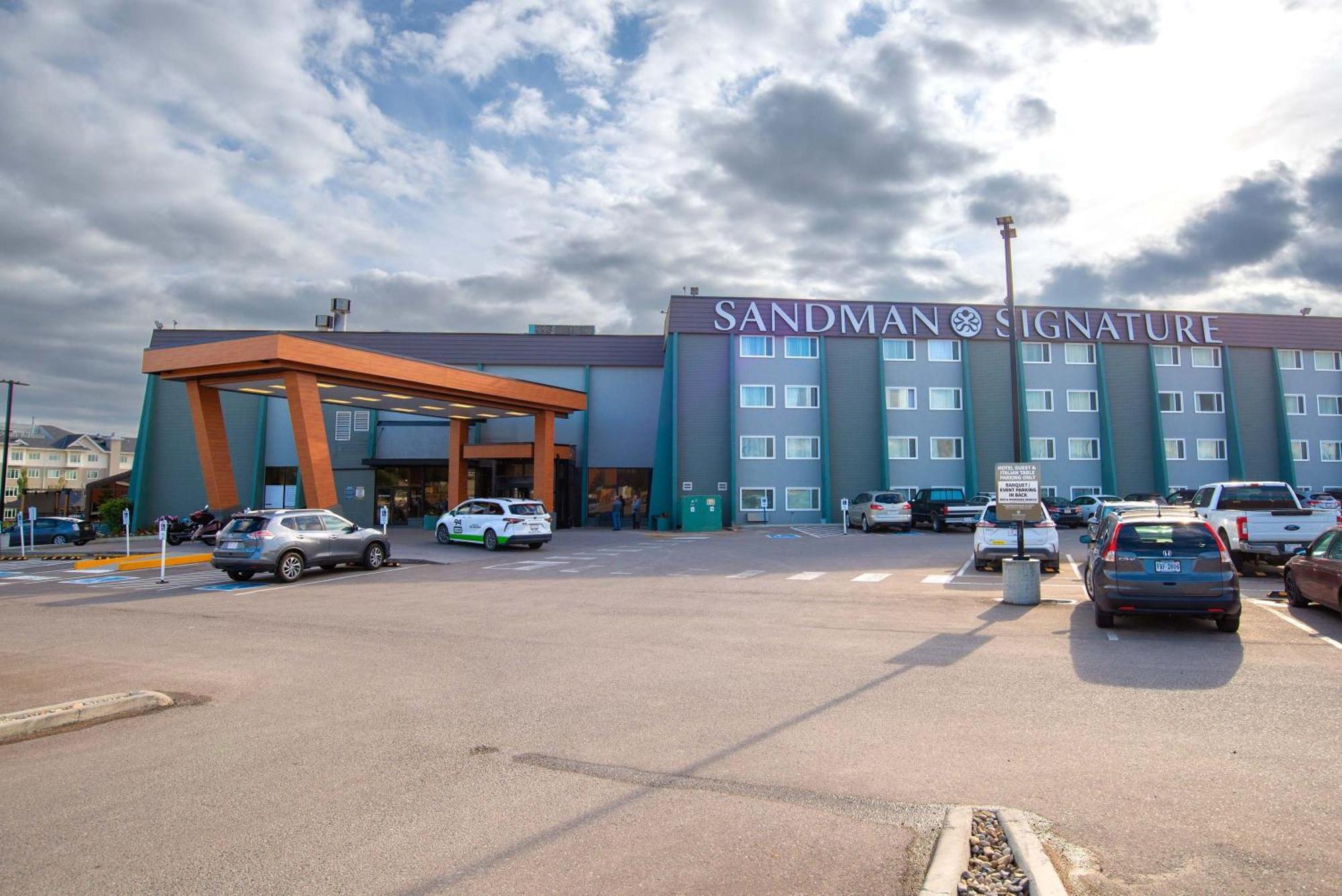 Sandman Signature Lethbridge Lodge Exterior photo